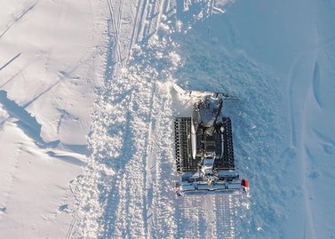 Drohnenansicht Prinoth Leitwolf Pistengerät