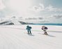 Pärchen beim Sonnenskilauf auf der Höhenabfahrt, Kärntens Top Skigebiet Bad Kleinkirchheim